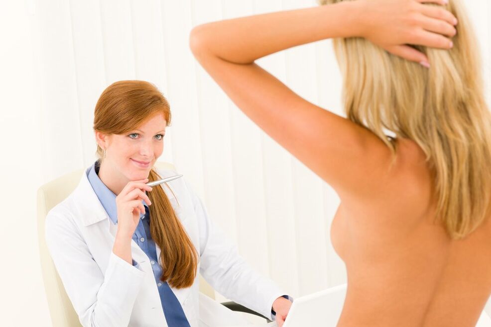 posvet z zdravnikom pred povečanjem prsi